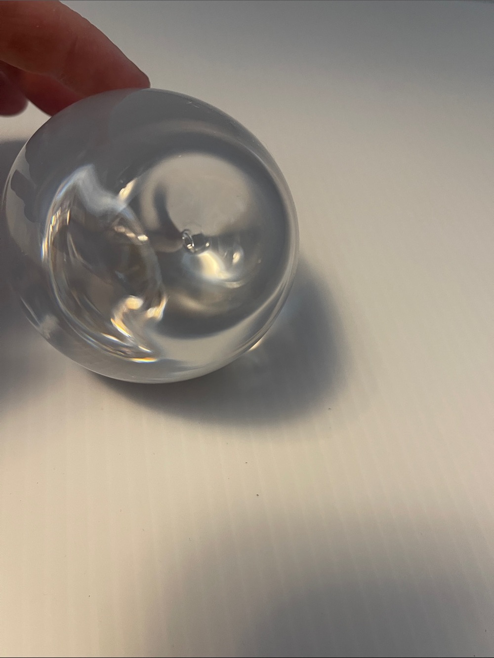 Glass apple paperweight - Picture 3 of 4